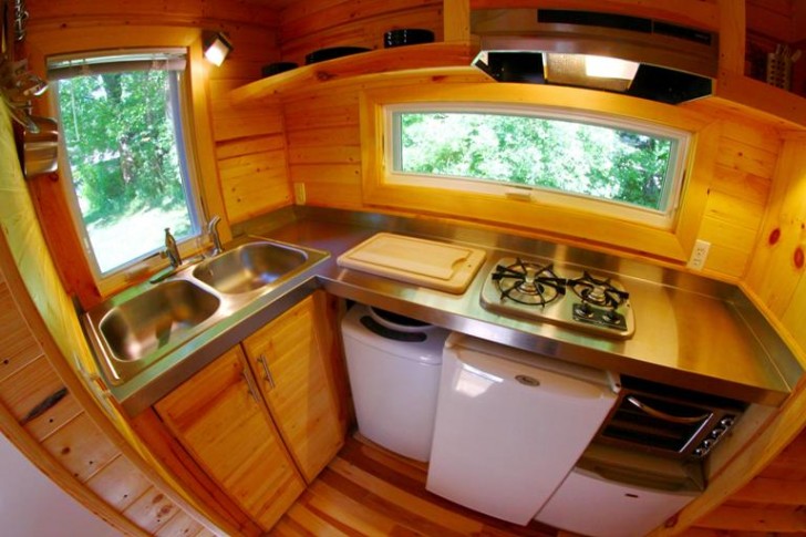 Orange-Tiny-Home-by-Vagavond8-e1396890187800