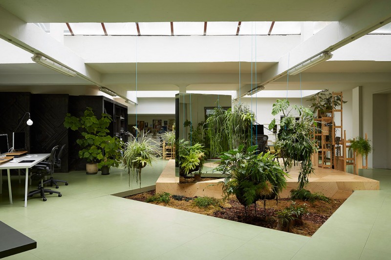 Random-Studio-Office-01-800x533