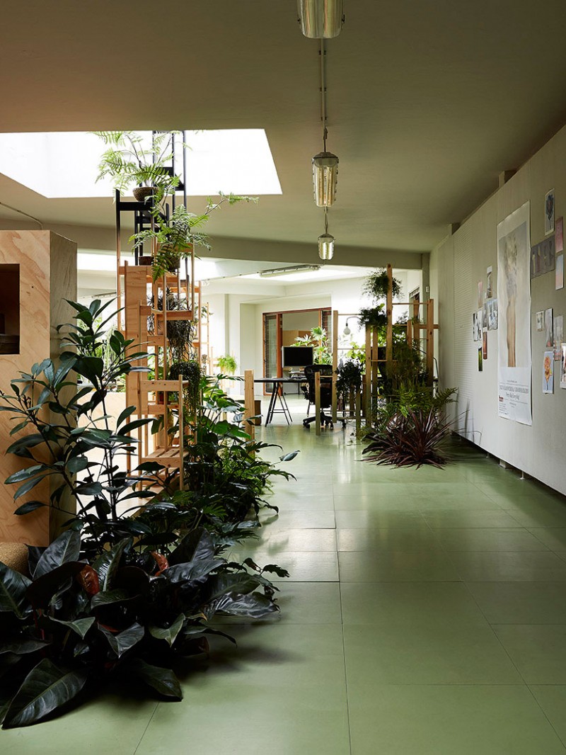 Random-Studio-Office-03-800x1066