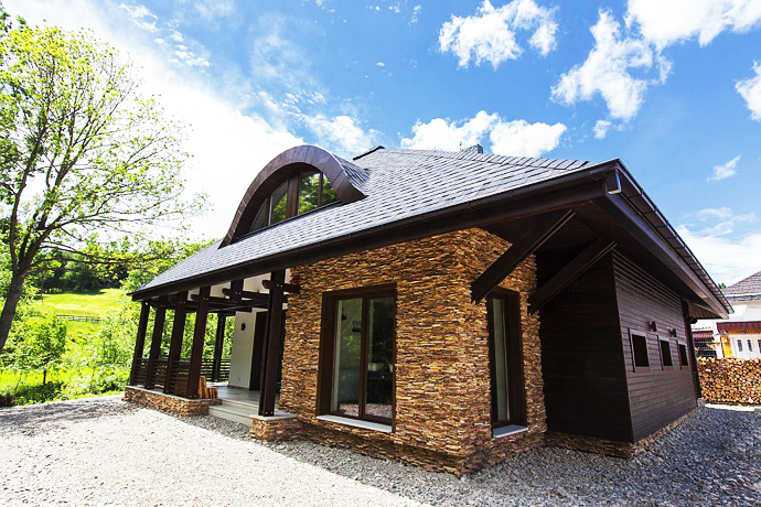 small cottage house with natural decorating1