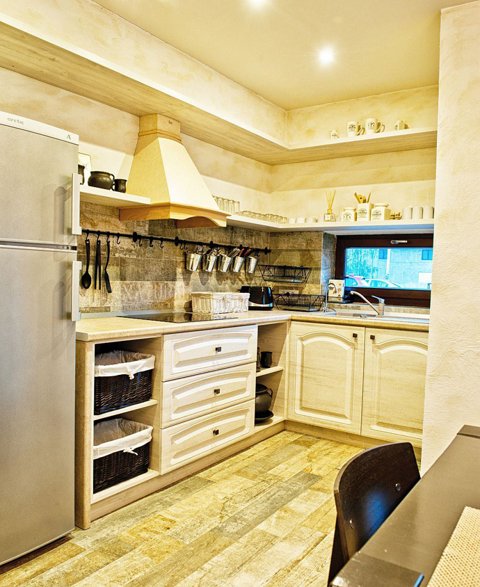 small cottage house with natural decorating13