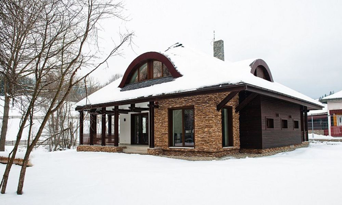 small cottage house with natural decorating4