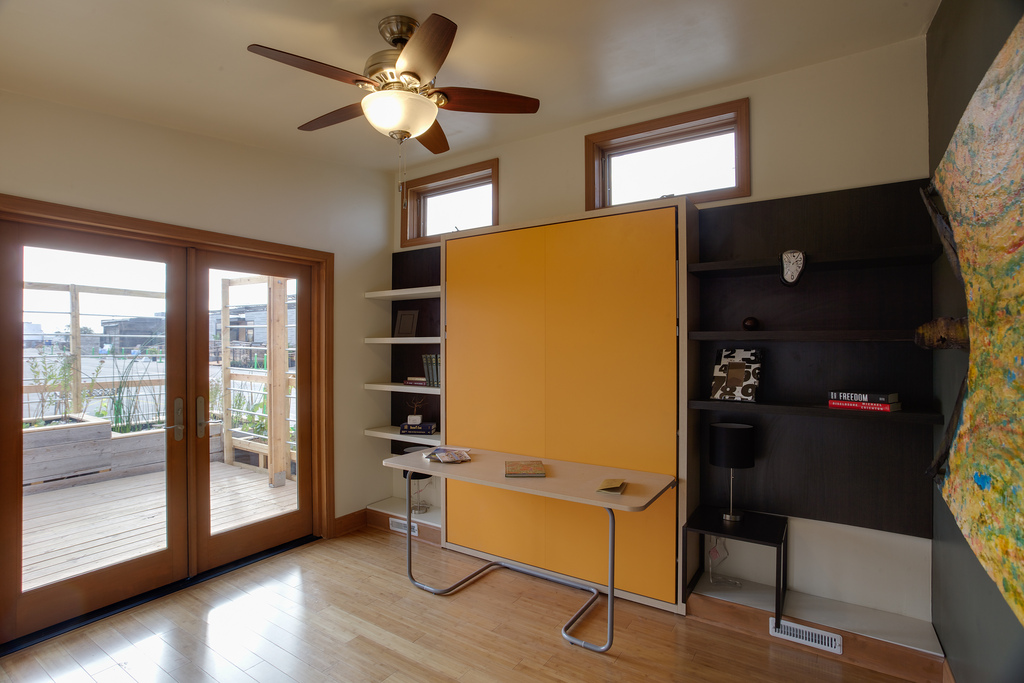 solar-energy-saving-compact-mini-house-10