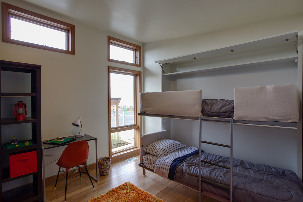 solar-energy-saving-compact-mini-house-12
