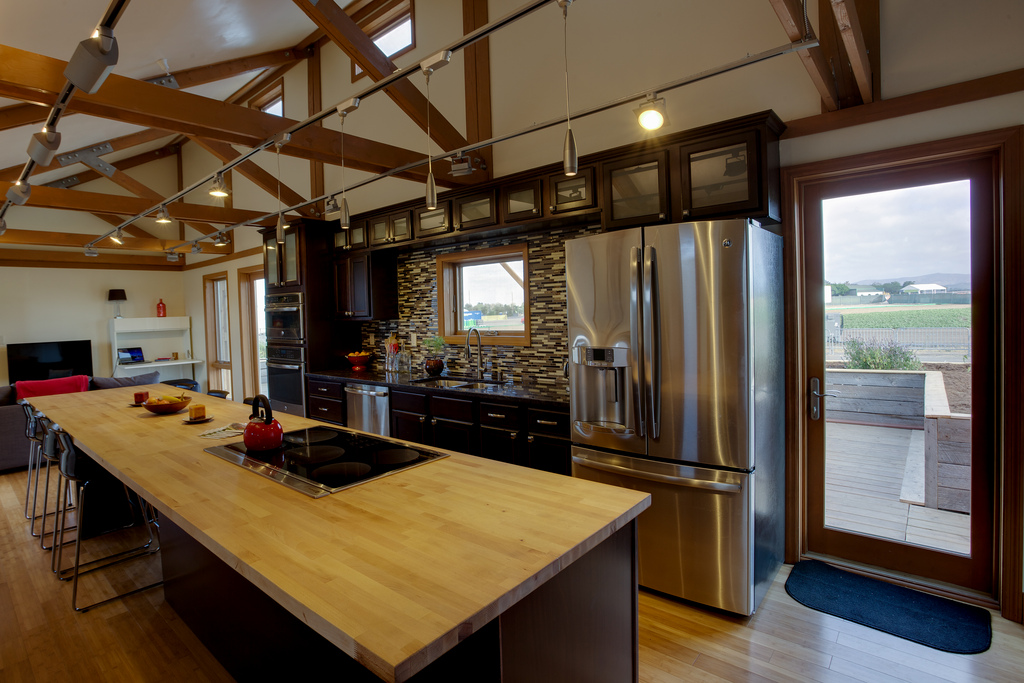 solar-energy-saving-compact-mini-house-41