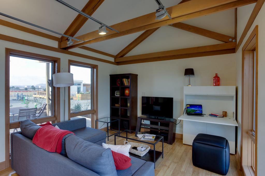 solar-energy-saving-compact-mini-house-51