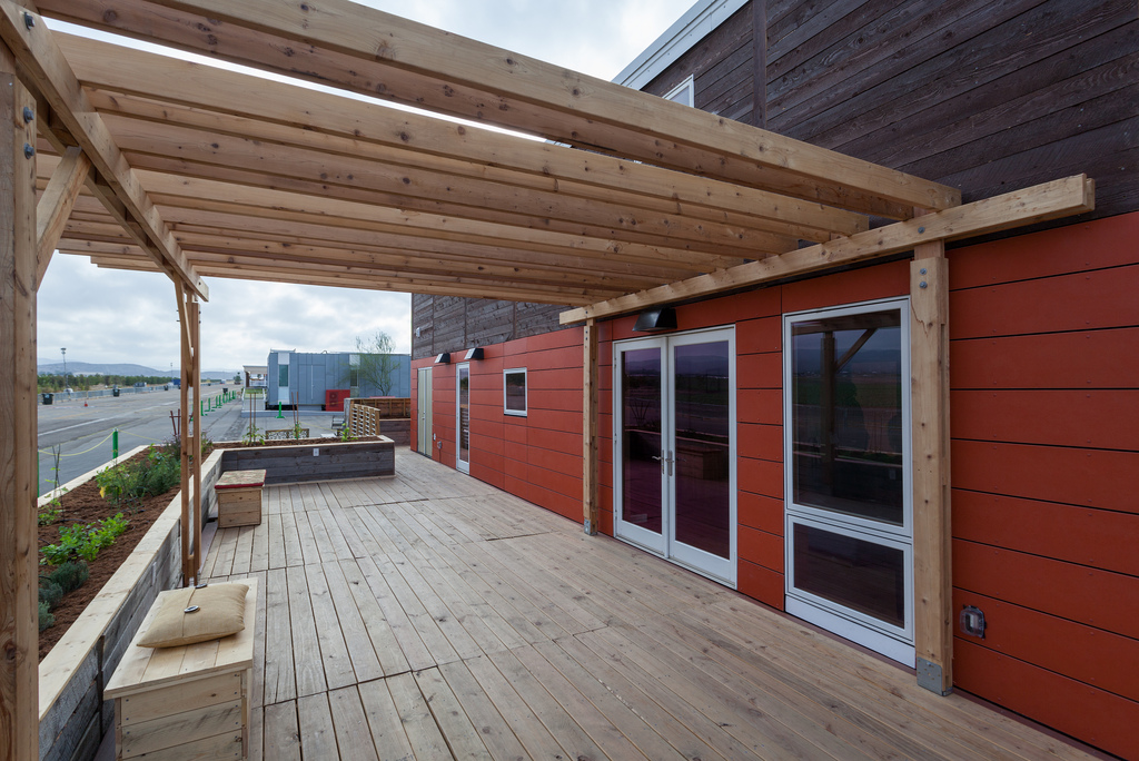 solar-energy-saving-compact-mini-house-8