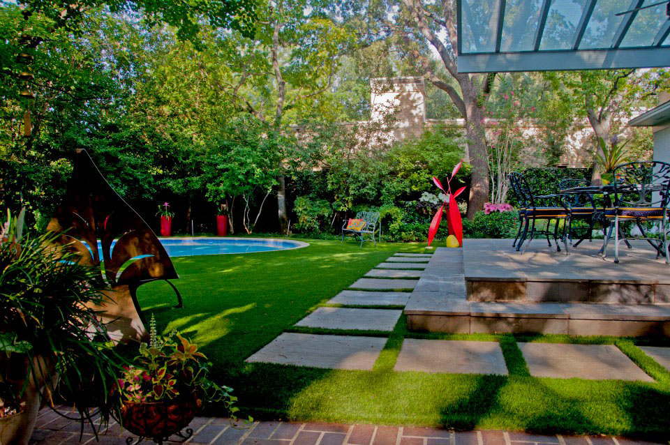 Colorful-Private-Garden-Retreat-3
