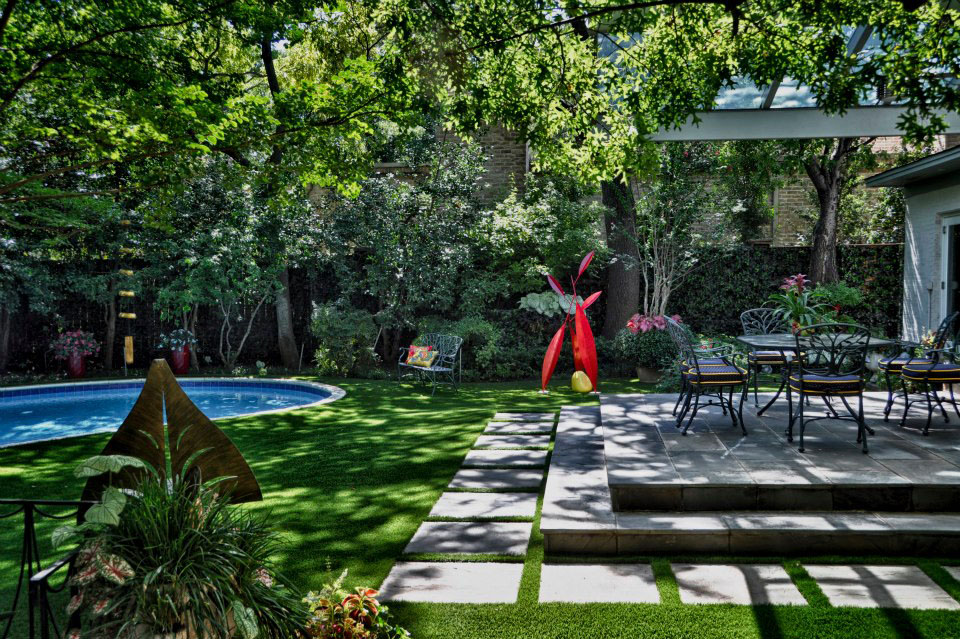 Colorful-Private-Garden-Retreat-4