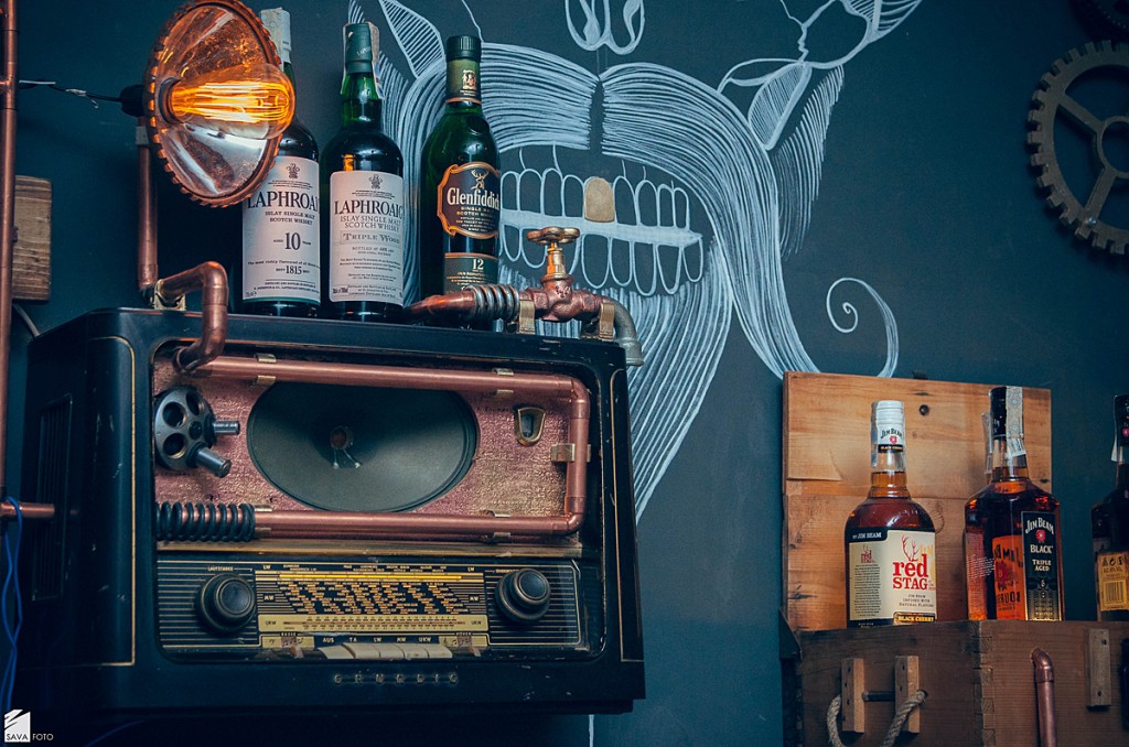 Drinks-and-music
