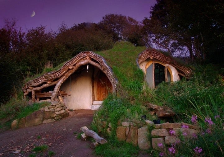Hobbit-hillside-house