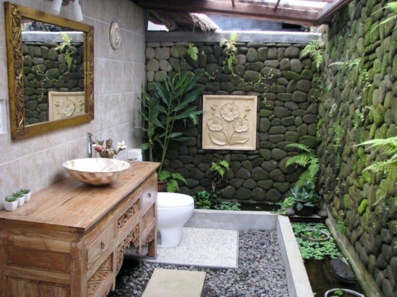 amazing-outdoor-bathroom-design-with-big-natural-stone-exposed-on-wall