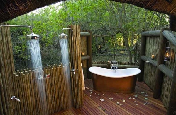 outdoor-bathroom-designs-600x393