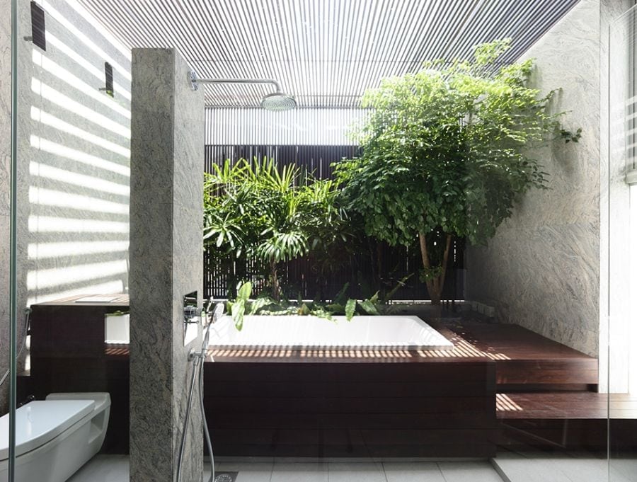 plenty-of-natural-green-in-the-bathroom