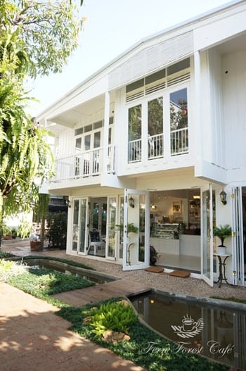รีโนเวทบ้านไม้อายุ 40 กว่าปีให้เป็นร้านกาแฟ-07-min