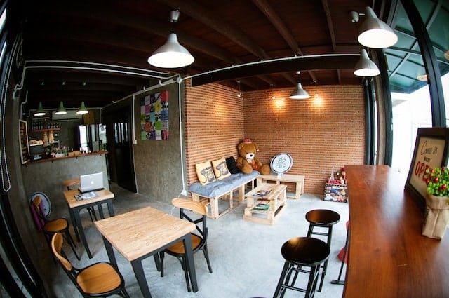 รีโนเวทบ้านครึ่งไม้ครึ่งปูนเป็นร้านกาแฟ-09