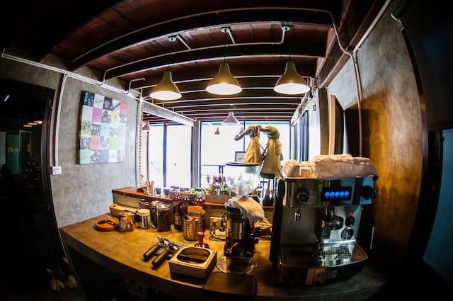 รีโนเวทบ้านครึ่งไม้ครึ่งปูนเป็นร้านกาแฟ-28