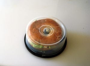 19.กล่องใส่ CD มาใส่ขนมปังเบเกิล