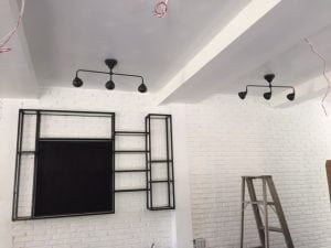 รีโนเวทบ้านไม้หลังเก่าเป็นร้านกาแฟสไตล์อังกฤษ