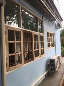 รีโนเวทบ้านไม้หลังเก่าเป็นร้านกาแฟสไตล์อังกฤษ