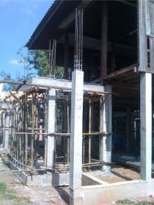 รีโนเวทบ้านไม้หลังเก่าเป็นร้านกาแฟสไตล์อังกฤษ