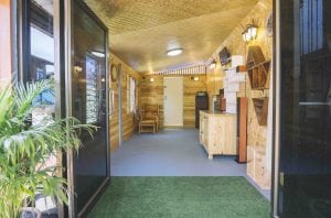 รีโนเวทหลังบ้านใหม่สไตล์ทรอปิคอล