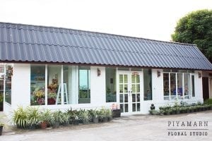 เปลี่ยนโรงรถเก่าพ่อให้เป็นร้านดอกไม้ของลูก11-min