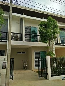 ไอเดียการสร้างสวนริมรั้วบ้านทาวน์เฮ้าส์1-min