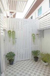 ไอเดียการสร้างสวนริมรั้วบ้านทาวน์เฮ้าส์16-min