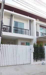 ไอเดียการสร้างสวนริมรั้วบ้านทาวน์เฮ้าส์5-min