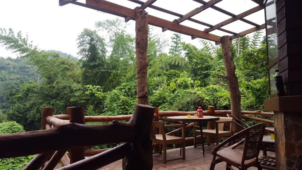 รีโนเวทบ้านร้างริมแม่น้ำแควน้อย ให้กลายเป็นบ้านในป่า ของนักผจญภัยในยุค 40s